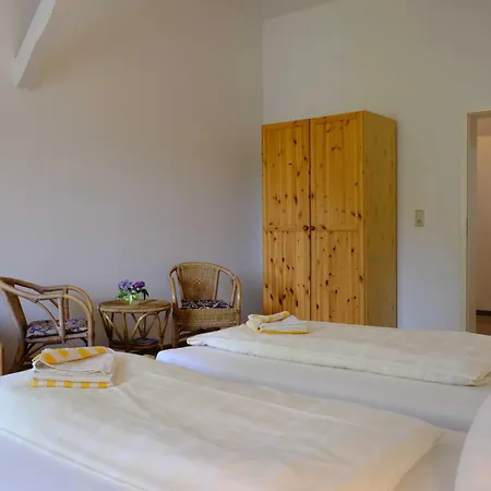 Schloss Farm stay *