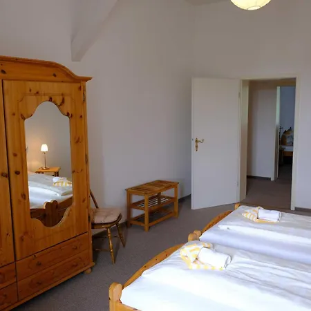 Farm stay Schloss Zinzow
